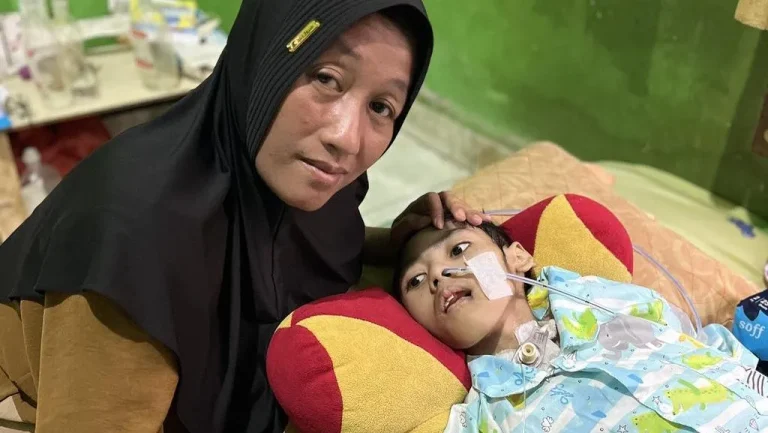 Otak Motorik Hancur Dan Tak Bisa Bicara Yuk Bantu Alif Sembuh